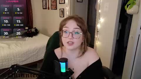 Snapshot of quinniecat chatting on 06.10.26 Quinn online show from 06.10.26