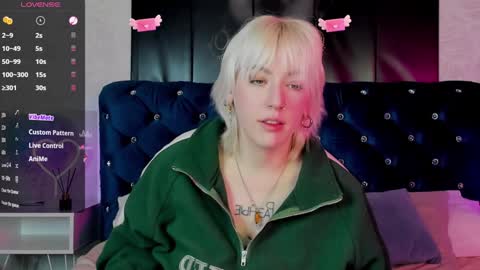 Snapshot of rachelcart chatting on 01.27.25 RachelCart online show from 01.27.25