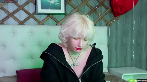 Snapshot of rachelcart chatting on 03.05.25 RachelCart online show from 03.05.25