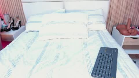 Snapshot of rachell_queenn1 chatting on 05.03.26 rachell_queenn1 online show from 05.03.26