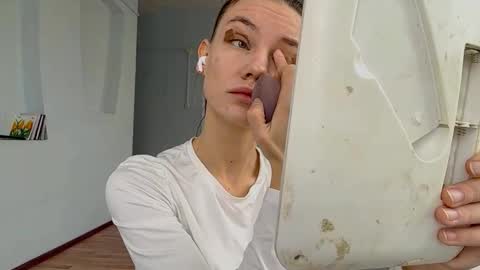 Snapshot of rachelpoisso chatting on 10.19.25 Rachel online show from 10.19.25