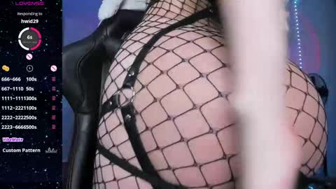 Snapshot of rachelqueen_ chatting on 05.16.26 Miko Pleasee help me get 100 likes online show from 05.16.26