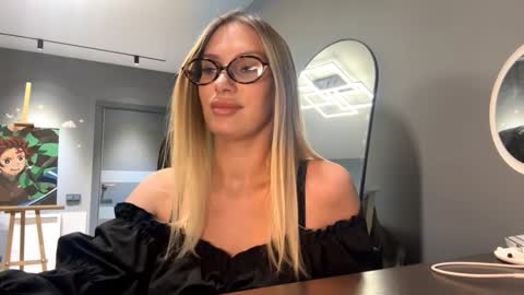 Snapshot of raeannschemmer chatting on 02.03.26 Mila online show from 02.03.26