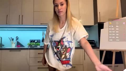 Snapshot of raeannschemmer chatting on 03.02.26 Mila online show from 03.02.26