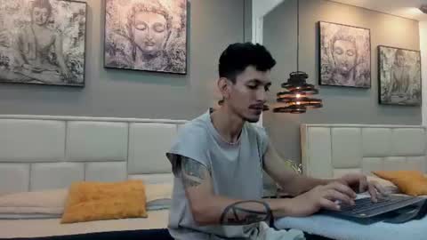 Snapshot of raf__koons chatting on 07.16.26 Raf Koons online show from 07.16.26