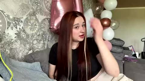 Snapshot of raisaklee chatting on 05.22.26 Cherry online show from 05.22.26