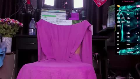 Laura online show from 12.22.25