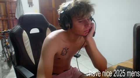 Snapshot of ramisexyloveyou chatting on 01.01.25 Ramiro online show from 01.01.25