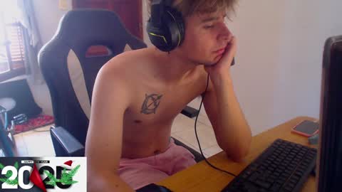 Snapshot of ramisexyloveyou chatting on 01.04.25 Ramiro online show from 01.04.25