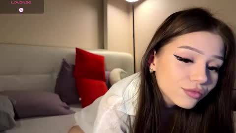 Snapshot of randiburt_ chatting on 03.11.26 Luna online show from 03.11.26