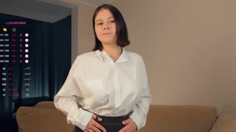 Snapshot of randichaplin chatting on 01.08.25 Vilda online show from 01.08.25