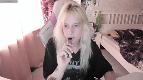 Snapshot of rapunzel_cute chatting on 09.12.25 Rapunzel online show from 09.12.25