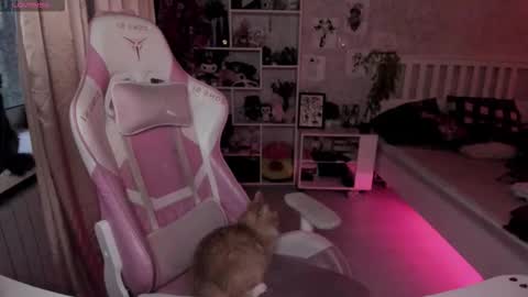 Snapshot of rapunzel_cute chatting on 11.05.25 Rapunzel online show from 11.05.25