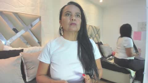 Raquel Moore  online show from 01.15.26