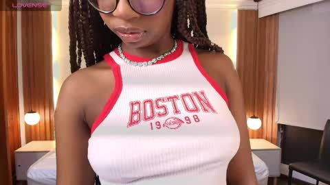 Raquel online show from 04.15.26