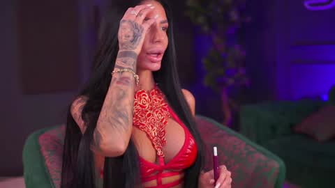 Raquelle online show from 12.23.24