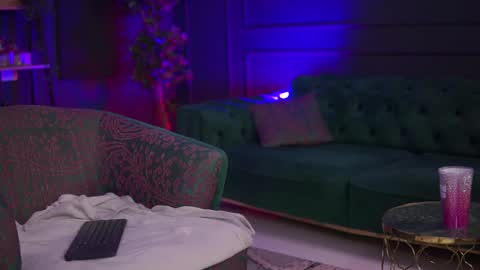 Raquelle online show from 02.05.25