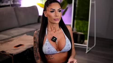 Raquelle online show from 04.09.26