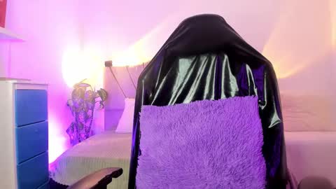 ravencollen online show from 11.17.25