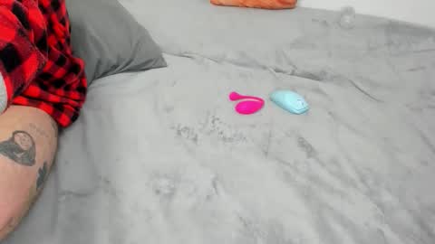 Raveneusbiter online show from 12.21.25