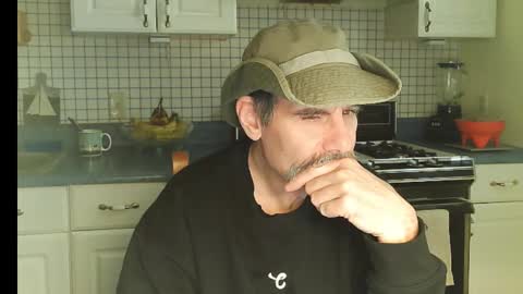 Snapshot of raylene4u2 chatting on 01.18.26 Ray online show from 01.18.26