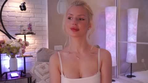 Snapshot of realcrystal chatting on 03.04.26 Grace online show from 03.04.26