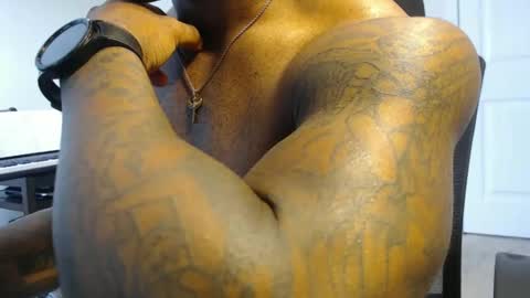 Snapshot of realreyblack chatting on 09.29.25 Rey online show from 09.29.25