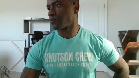 Snapshot of realreyblack chatting on 10.03.25 Rey online show from 10.03.25