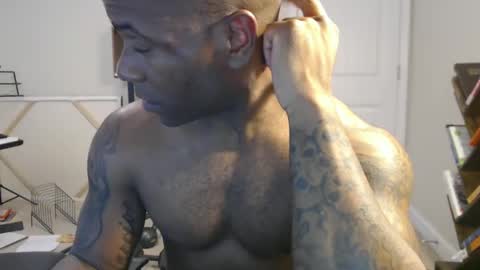 Snapshot of realreyblack chatting on 10.08.25 Rey online show from 10.08.25