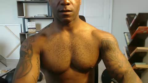 Snapshot of realreyblack chatting on 10.10.25 Rey online show from 10.10.25