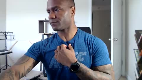 Snapshot of realreyblack chatting on 10.13.25 Rey online show from 10.13.25