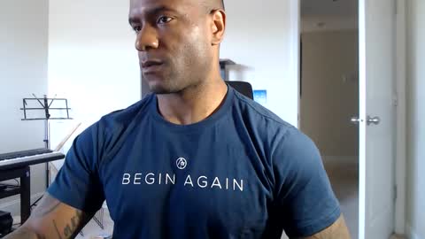 Snapshot of realreyblack chatting on 10.26.25 Rey online show from 10.26.25