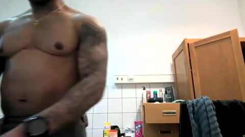 Snapshot of realreyblack chatting on 04.05.26 Rey online show from 04.05.26