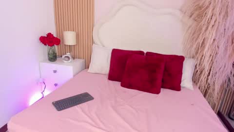 rebeca_taylor_ online show from 07.25.26
