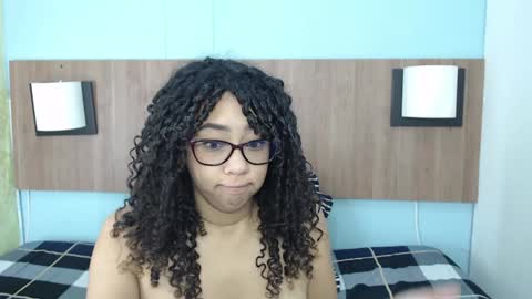 Snapshot of rebecca_mils chatting on 02.05.25 R E B E C A online show from 02.05.25