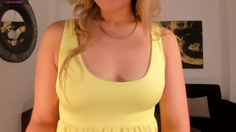 Snapshot of rebeccahudson_ chatting on 05.01.26 Rebe online show from 05.01.26