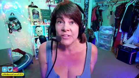 Snapshot of rebeccalovexxx chatting on 10.20.25 Rebecca Love online show from 10.20.25