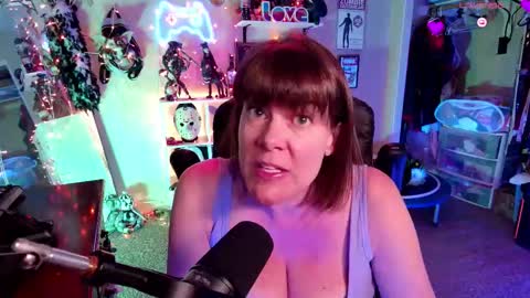 Snapshot of rebeccalovexxx chatting on 02.11.26 Rebecca Love online show from 02.11.26