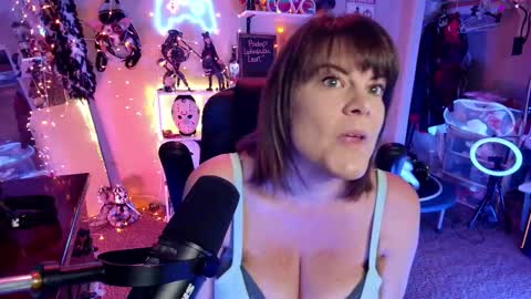 Snapshot of rebeccalovexxx chatting on 02.17.26 Rebecca Love online show from 02.17.26
