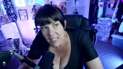 Snapshot of rebeccalovexxx chatting on 05.28.26 Rebecca Love online show from 05.28.26