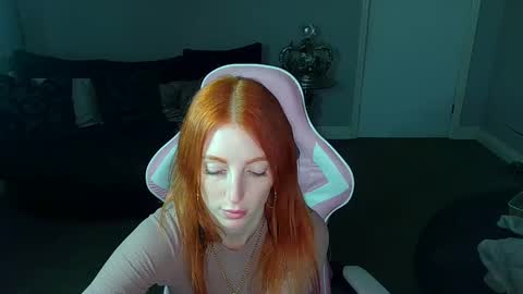 Snapshot of red_firesquirt chatting on 01.22.25 Red -  online show from 01.22.25