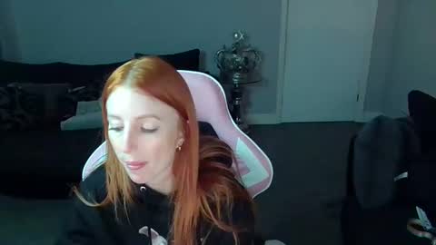 Snapshot of red_firesquirt chatting on 03.05.25 Red -  online show from 03.05.25