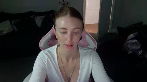 Snapshot of red_firesquirt chatting on 03.11.26 Red - online show from 03.11.26