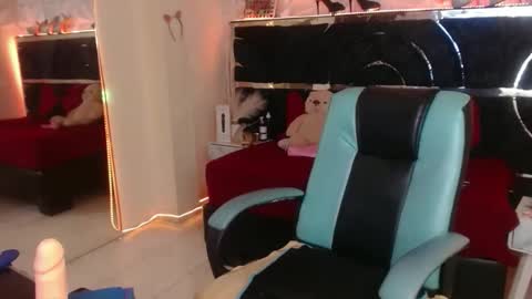 Lunaaaaa online show from 02.04.26