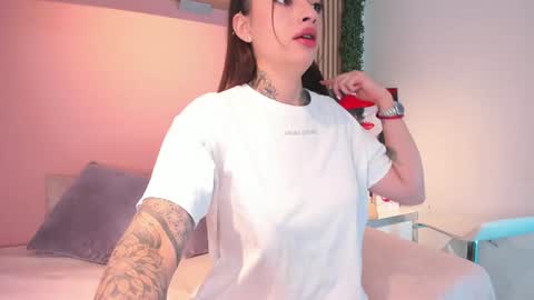 Snapshot of red_velvet____ chatting on 02.03.25 Stefany online show from 02.03.25