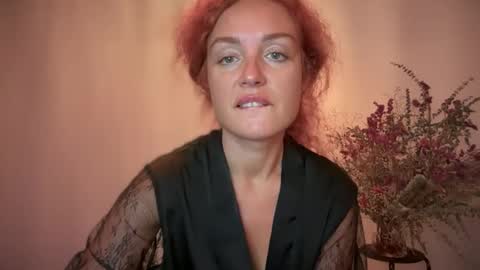 reddgirll online show from 10.11.25