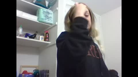 Snapshot of reddwaxx chatting on 12.19.25 reddwaxx online show from 12.19.25