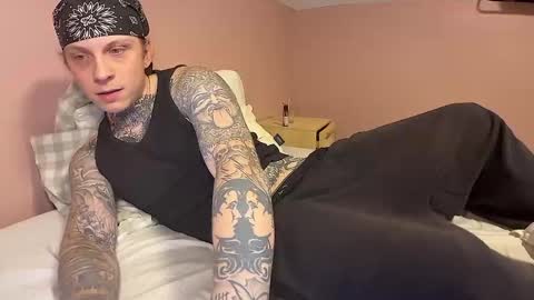 Snapshot of redrumbackwards chatting on 09.11.25 redrum online show from 09.11.25