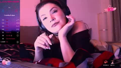 Snapshot of redyari chatting on 01.03.25 Red online show from 01.03.25