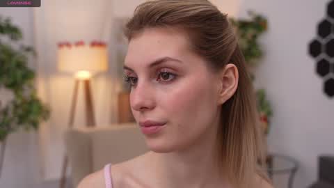 JessyinCherri yang online show from 01.17.25